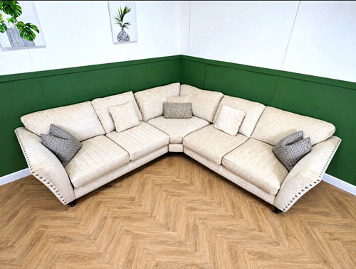 Dfs lawrie corner - lawrie,